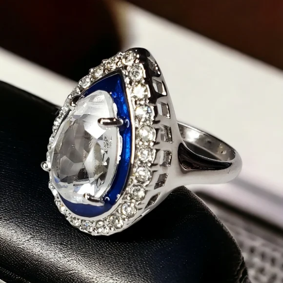 Elegant Kenneth Lane KJL Teardrop Crystal Enamel Ring - Picture 3 of 5